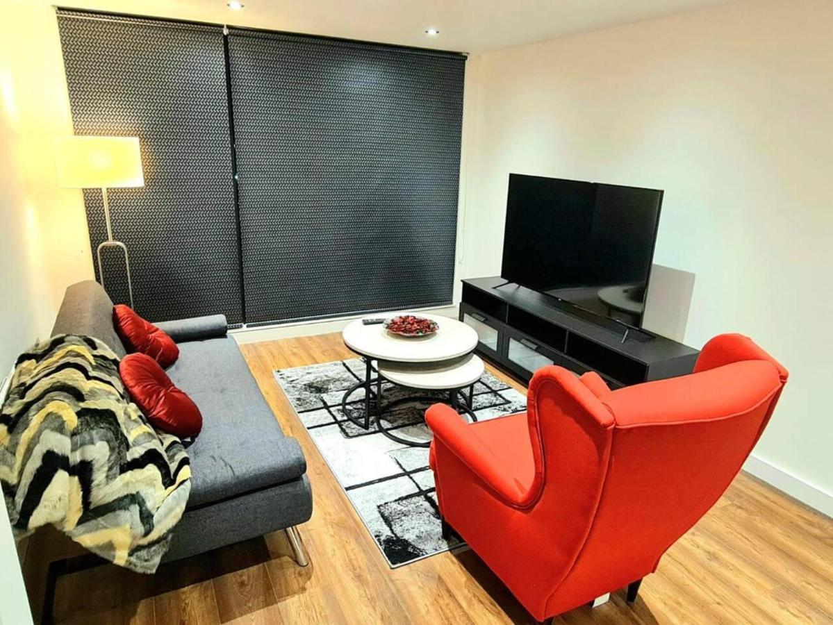 1-Bedroom Aprt In Salford- Freeparking- Sleeps3 Manchester Buitenkant foto