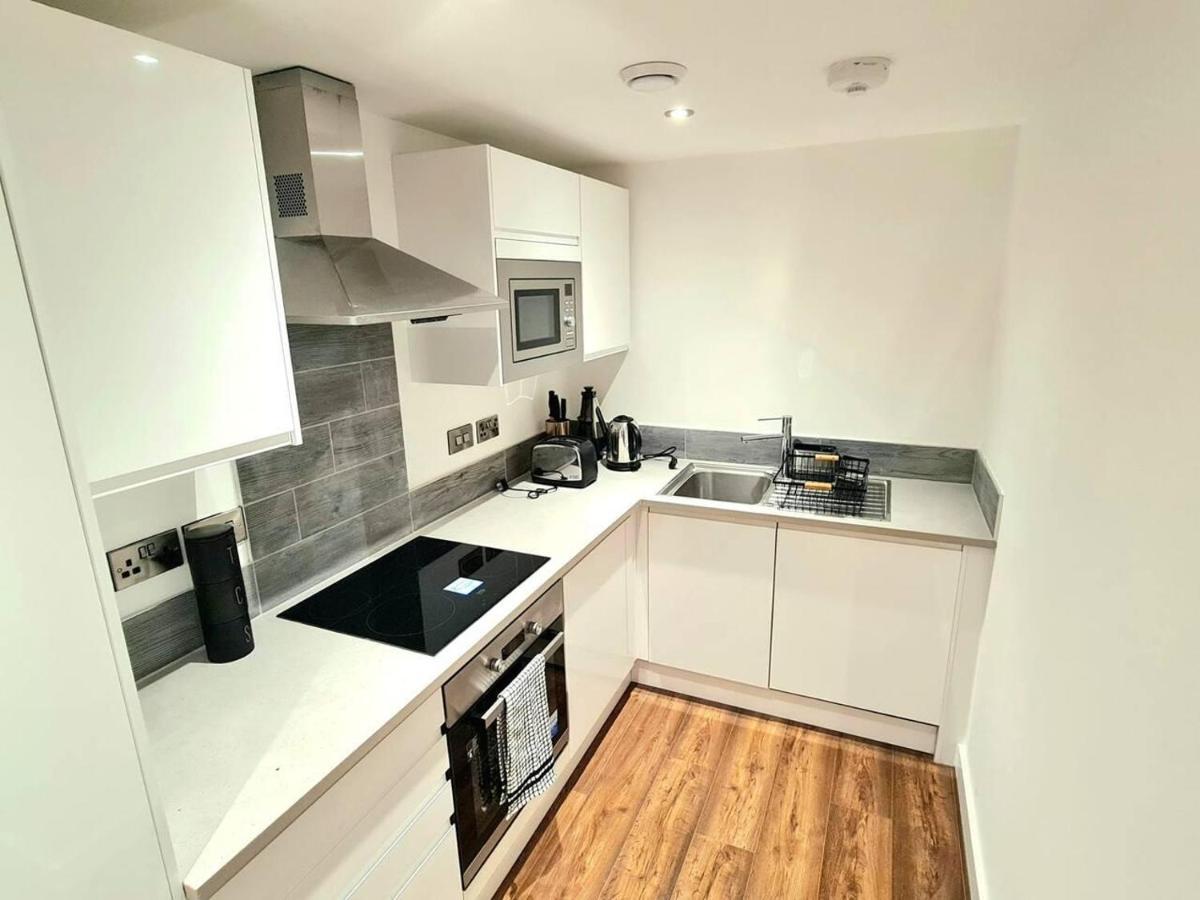 1-Bedroom Aprt In Salford- Freeparking- Sleeps3 Manchester Buitenkant foto